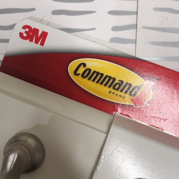 3M Command - Picture 2 of 6
